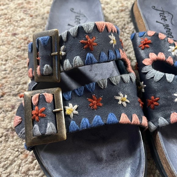 Blue and embroidered flowers Free People sandals - Picture 2 of 3